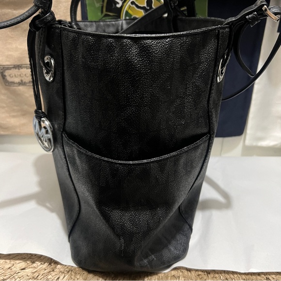 Michael Kors Jet Set Black Tote - Picture 2 of 4